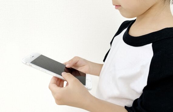 お子様のiphone修理も当店へ♪当日で画面割れも交換！！